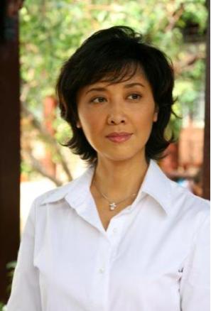 66岁女儿国国王朱琳结婚多年无子，身材优雅丝毫不像老年人