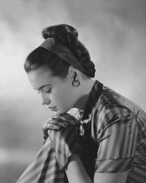 名流||白富美只配拥有惨淡人生么？她从演员到时尚ICON，结婚四次，九十而终