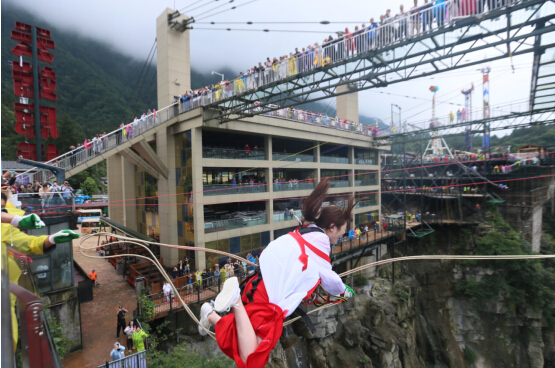 让普通人玩极限荡绳 奥陶纪坐实最惊险“悬崖景区”