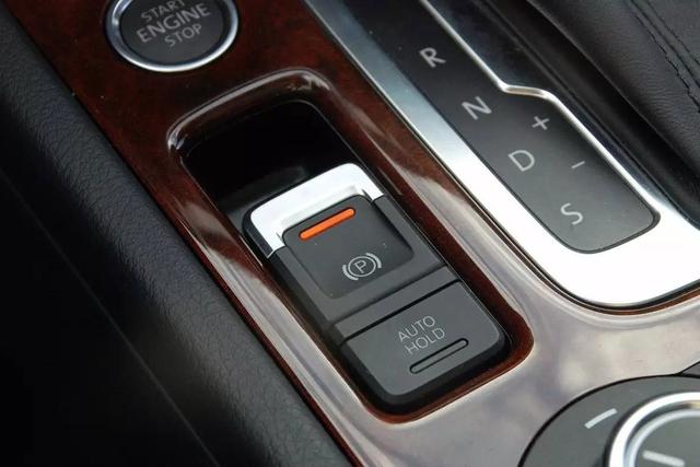 电子手刹和机械手刹，你喜欢哪一种？