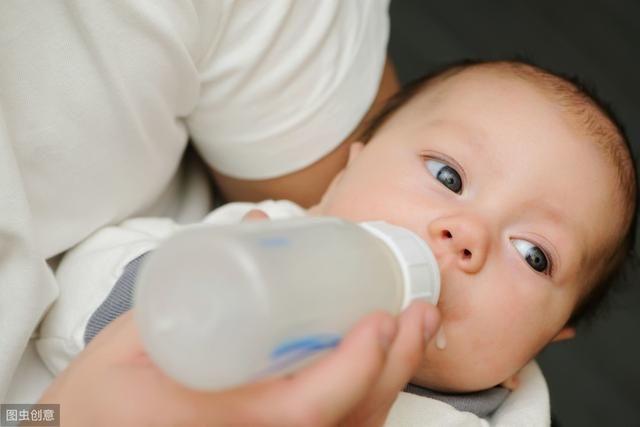 新生儿喂奶过度的三个表现！超“胃容量”喂奶会影响发育