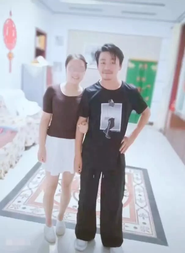35岁王宝强近照曝光，颓废憔悴瘦到认不出，网友：苍老了好多