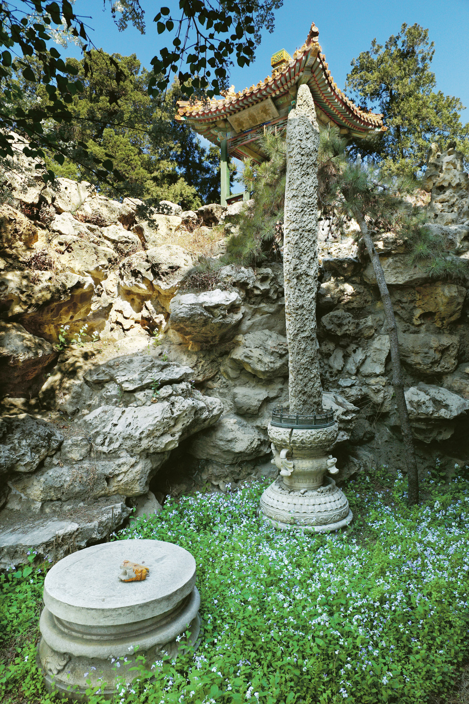 堆山之上的耸秀亭 任超摄