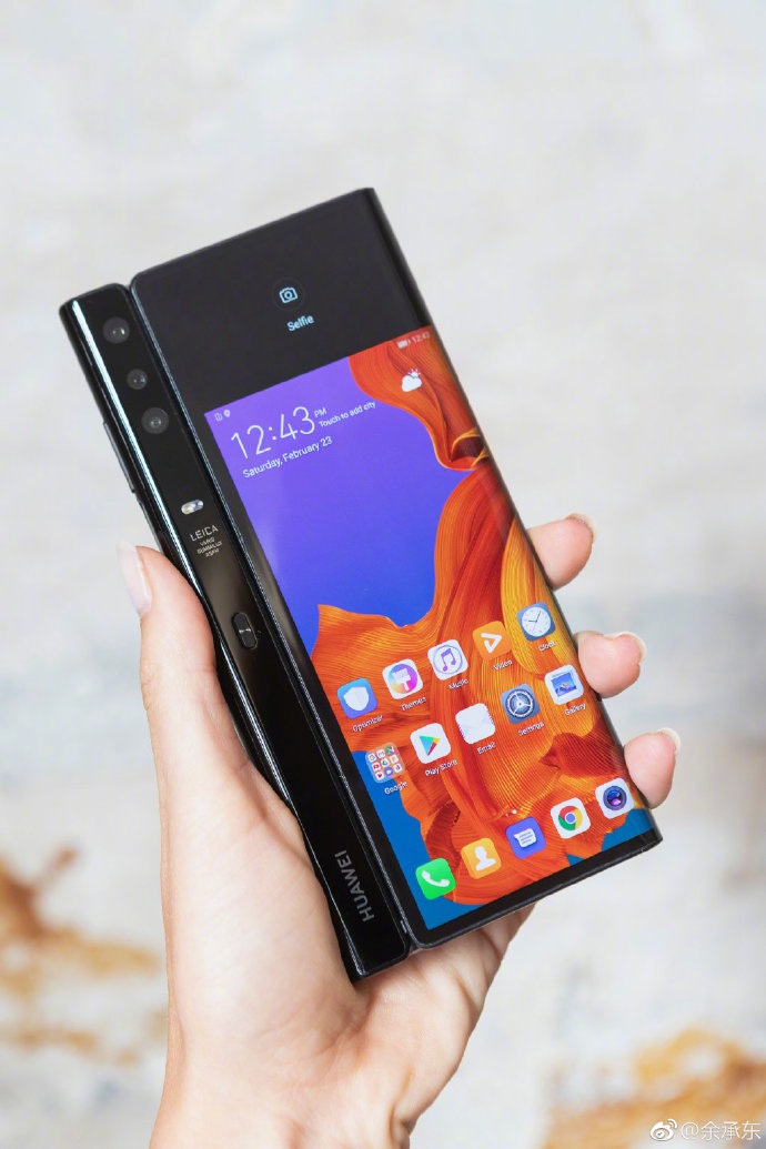 下一款折叠屏手机花落谁家？小米？OPPO？