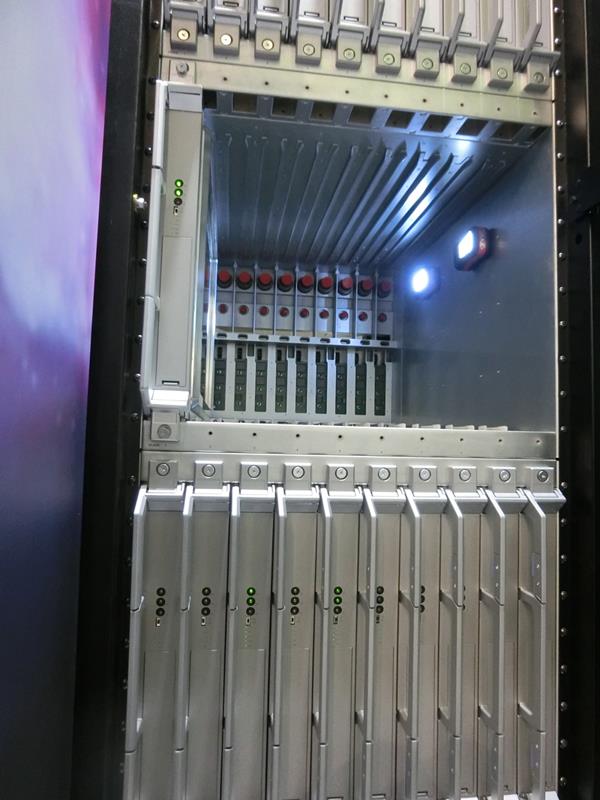 曙光国产X86超算原型曝光：液冷散热 3180万亿次性能