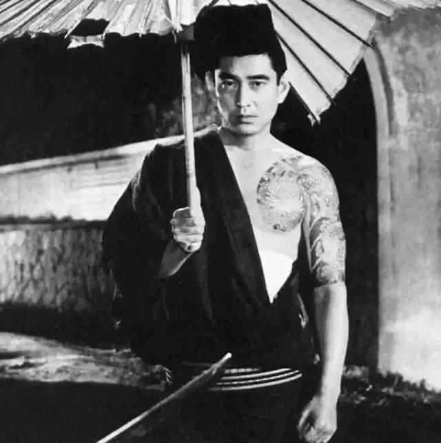 日本黑帮大佬明星路:“外型一定要可怕”