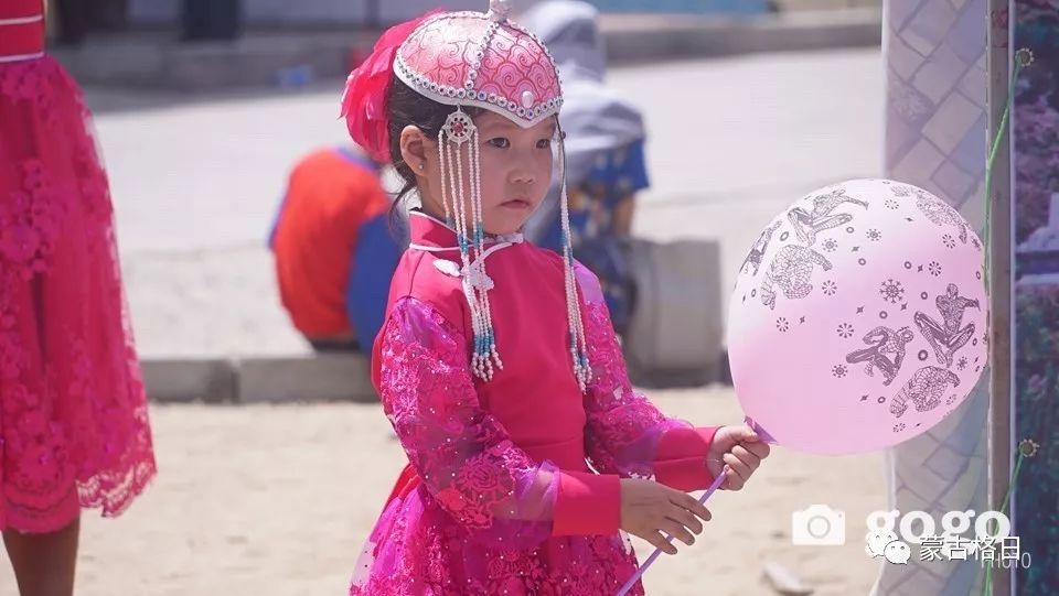 7月11日,是蒙古国一年一度的"国庆那达慕"节,为庆祝节日和观看"国庆