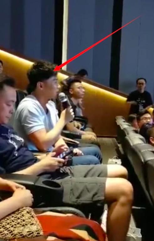 走出情伤？李晨分手后首次现身，剪新发型看电影大方分享观后感
