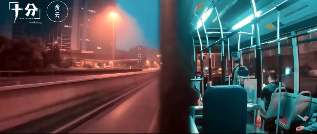 载满北京凌晨故事的公交车