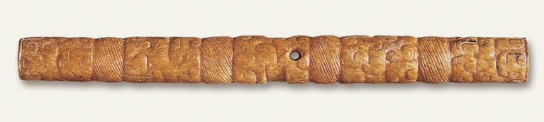 玉管 长8.1、直径0.7、孔径0.4厘米 淅川下寺2号墓出土