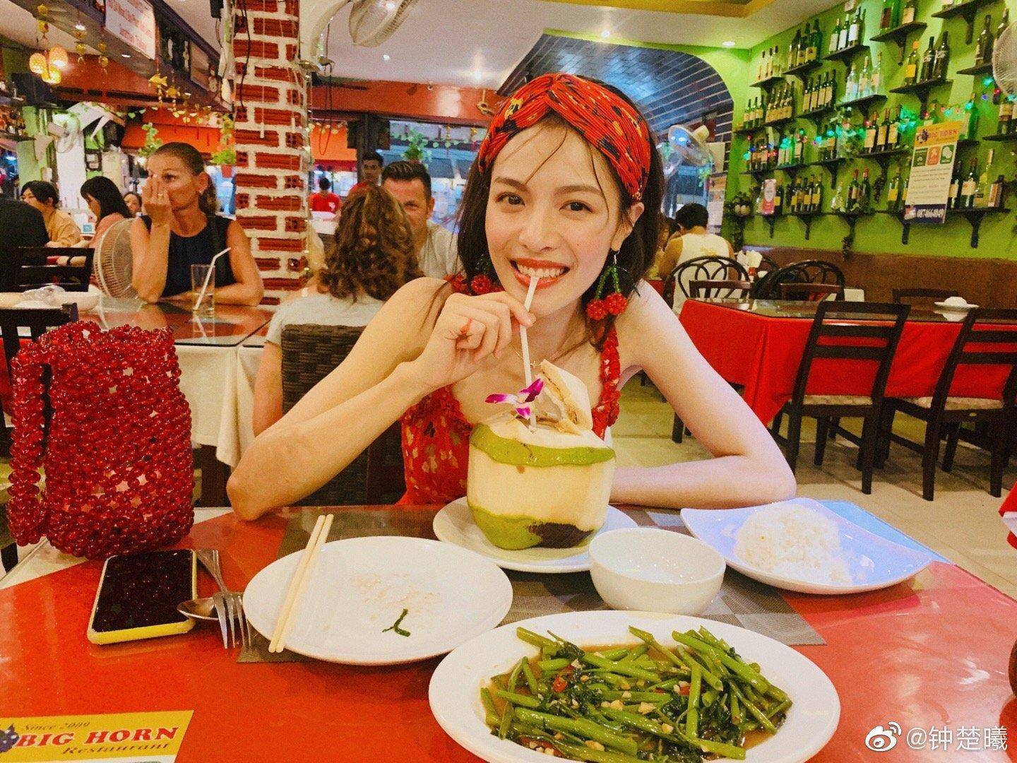 倪妮新剧口碑逆袭，出演话剧沉淀演技，钟楚曦街拍刷屏化身流量？