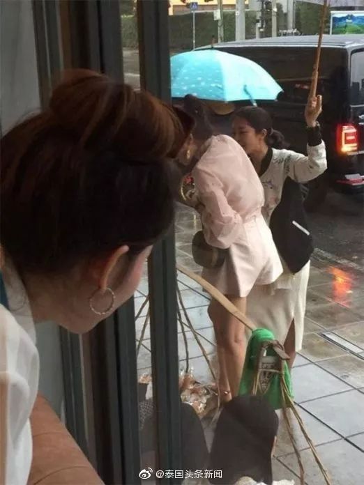 Mai被经纪人“强塞”婚礼捧花!-Aump雨中花2万铢助人_ 金百利真人娱乐在线
