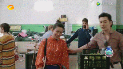昨天还在嘲她情商低呢，今天又全夸她了？