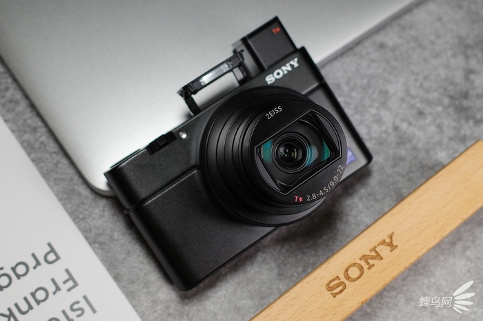 口袋中的"性能怪兽" 索尼黑卡rx100 vii评测