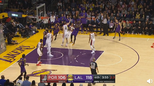 [视频]詹姆斯强吃莱曼打成2+1，常规赛总得分超越张伯伦