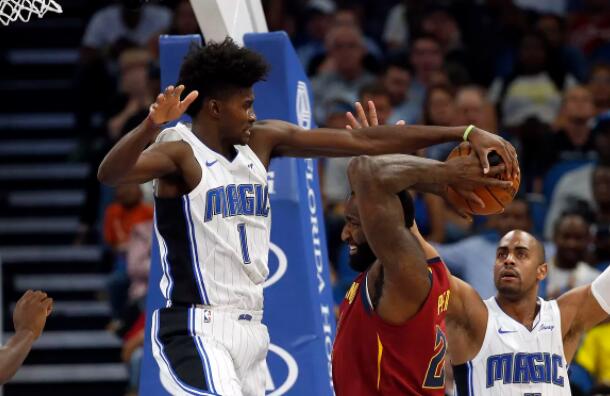 乔纳森-艾萨克：很骄傲我们今晚保卫了主场