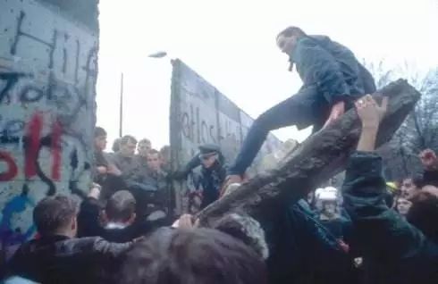 柏林墙的前世今生与必然倒塌