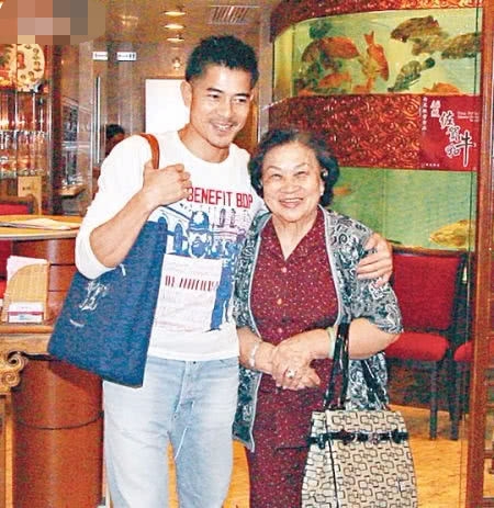 传婆媳不和？郭富城太太方媛特意发图，称带女儿去奶奶家玩