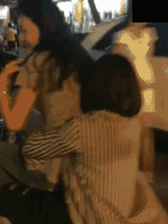 大姐,骑车就不要甩头发撩人了,结果没有让我失望