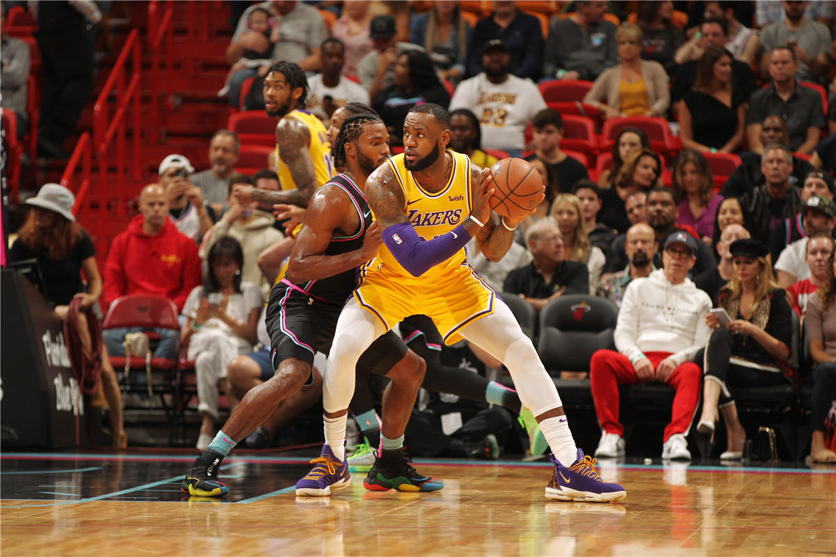 詹姆斯成史上第5位在三支不同球队都得到50+的球员