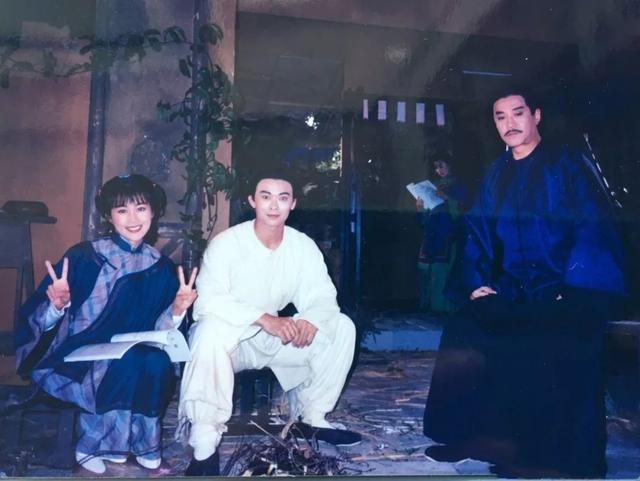 梁小冰回忆拍戏往事，演员待遇差也敬业，服化道具至今不落伍！