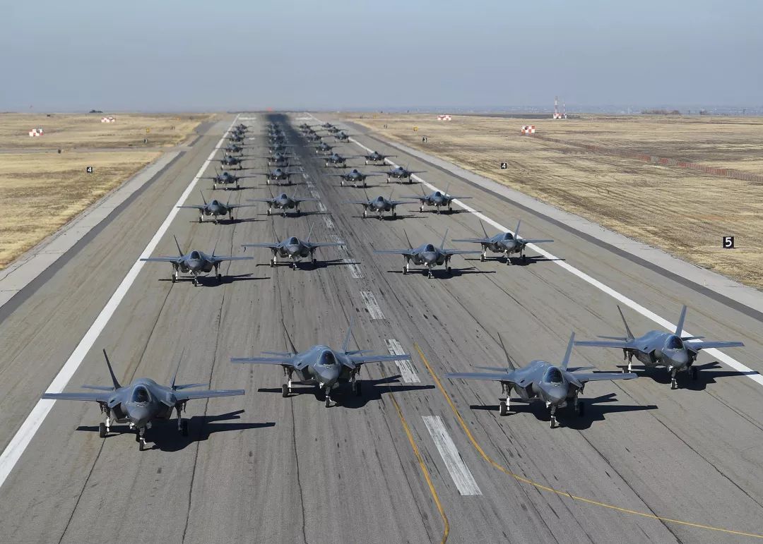 首次进行“大象漫步”大家来数数F-35有多少架了？