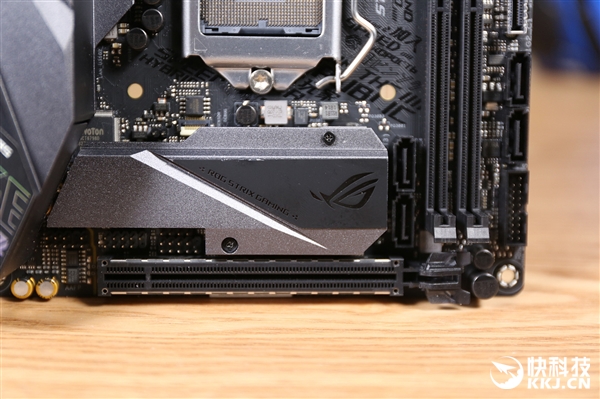 全副盔甲 华硕ROG STRIX Z390-I Gaming主板开箱图赏