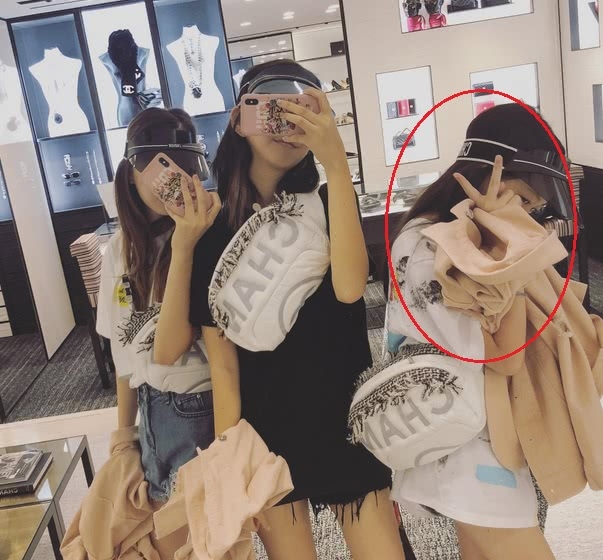 李嫣的私密账号曝光，里面写满了青春与叛逆，个性签名很王菲范