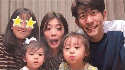 除了贾静雯，这些女星也是再嫁小鲜肉获幸福，她80岁还重办婚礼！