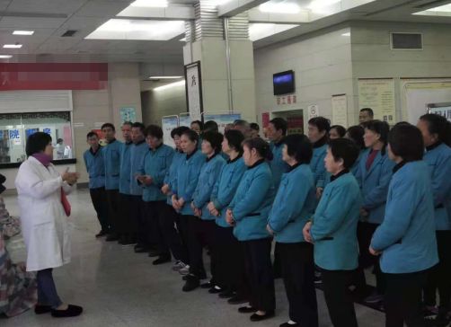 开展院感培训, 做好双向防护