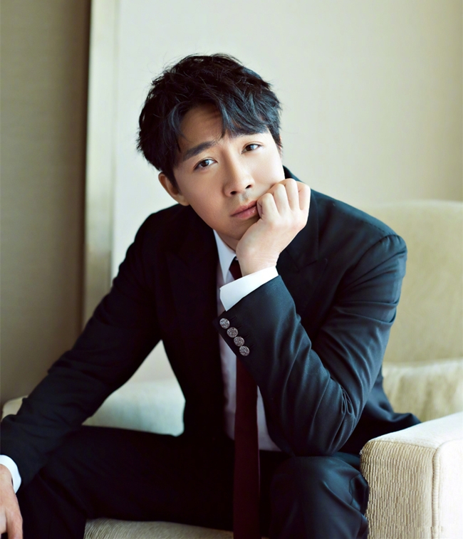 胡歌发文谈蒋劲夫 娜扎林更新俞灏明评论引争议
