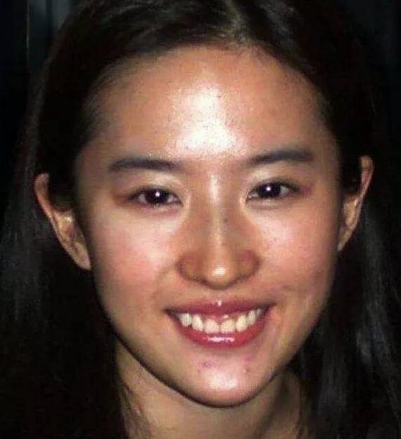 她超越黎姿阿娇成为香港最抗老女星！比20年前少女是什么操作？