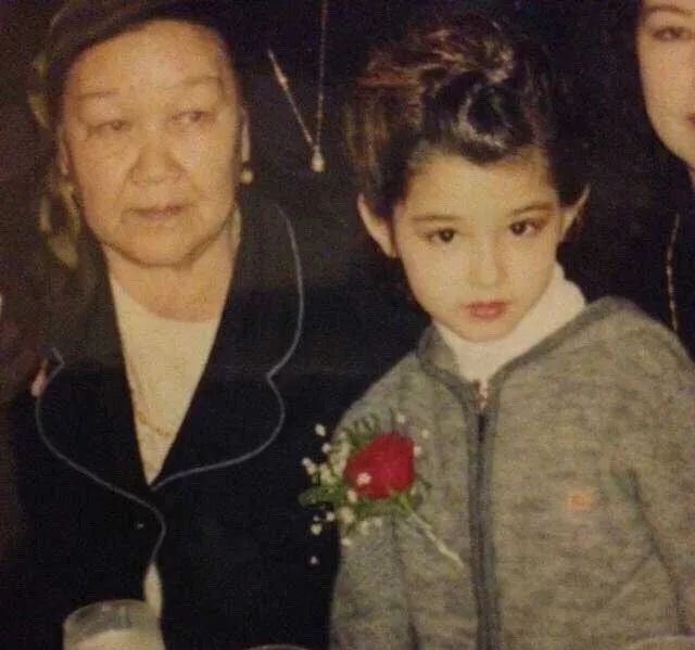 颜值碾压迪丽热巴，酷似娜扎，比肩佟丽娅的又一个新疆美女出现了？通稿也太敢吹了吧！
