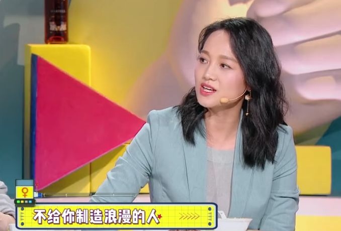 周一围牵手朱丹现身力证幸福，结果被网友吐槽太刻意！