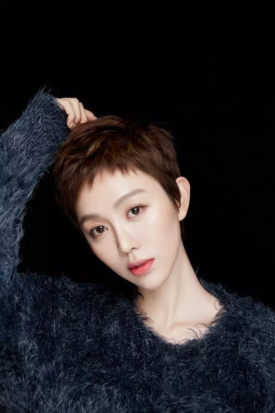 李小璐闺蜜被新浪封杀，禁上热搜！拼命整容上综艺，还是没红