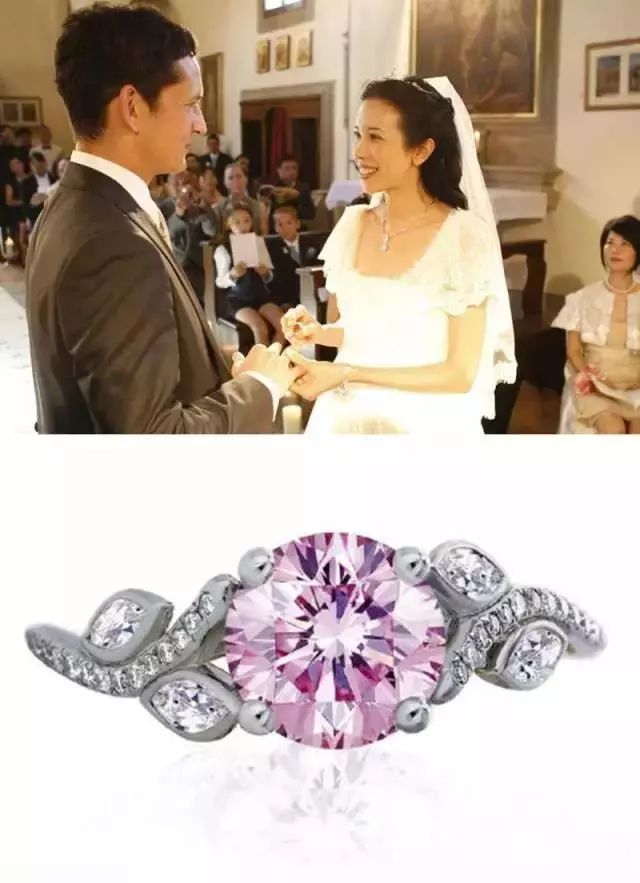莫文蔚婚戒 莫文蔚婚礼上的钻戒来自de beers的adonis rose系列0.