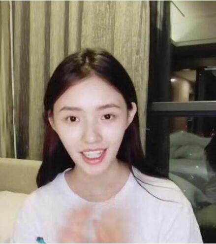 林允近照引争议，网友：变化大