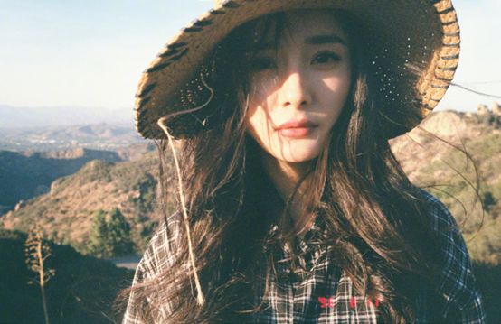 杨幂新写真美出天际，但疑似抄袭张柏芝？