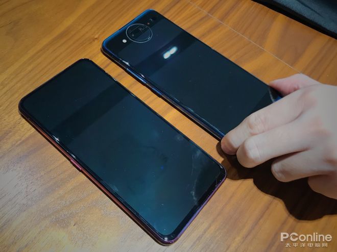 基于理性的大胆突破 聊聊“后现代风”的双屏版vivo NEX