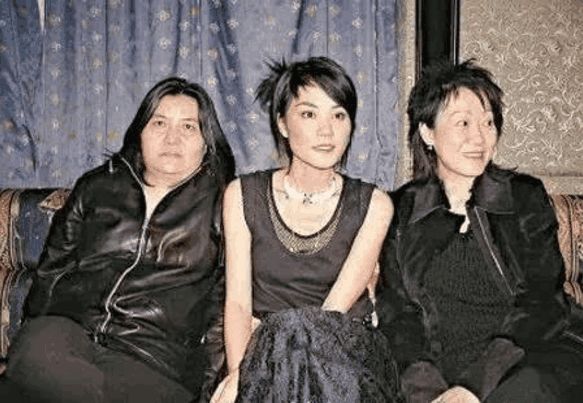 扯白||王菲的30年不变三人组，女人之间最牢固的友谊不就是一起干活一起挣钱么
