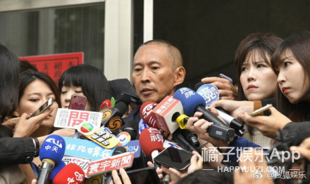 晚报|李诞要退出《野生厨房》刘亦菲妈妈近照曝光 真·冻龄