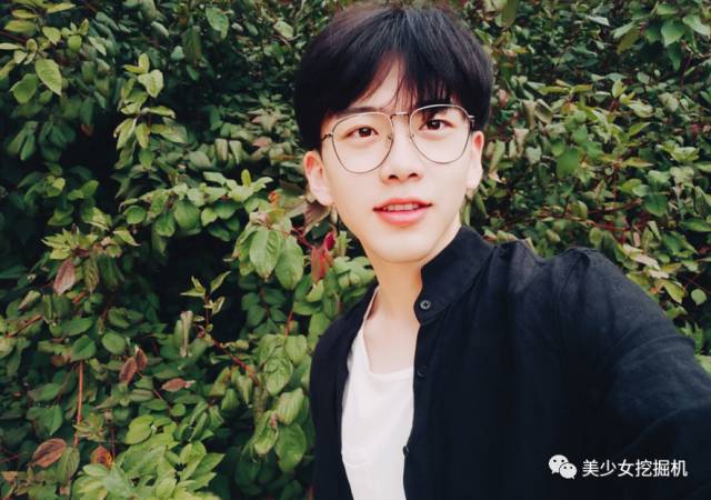印度抖音新晋一姐、日版莉哥，一夜爆火拜金女，还有奇葩女神做了微商…