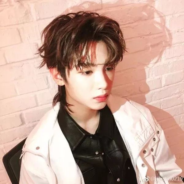 继辛芷蕾之后，崔雪莉也靠一个杀马特发型养活了整个美发产业！
