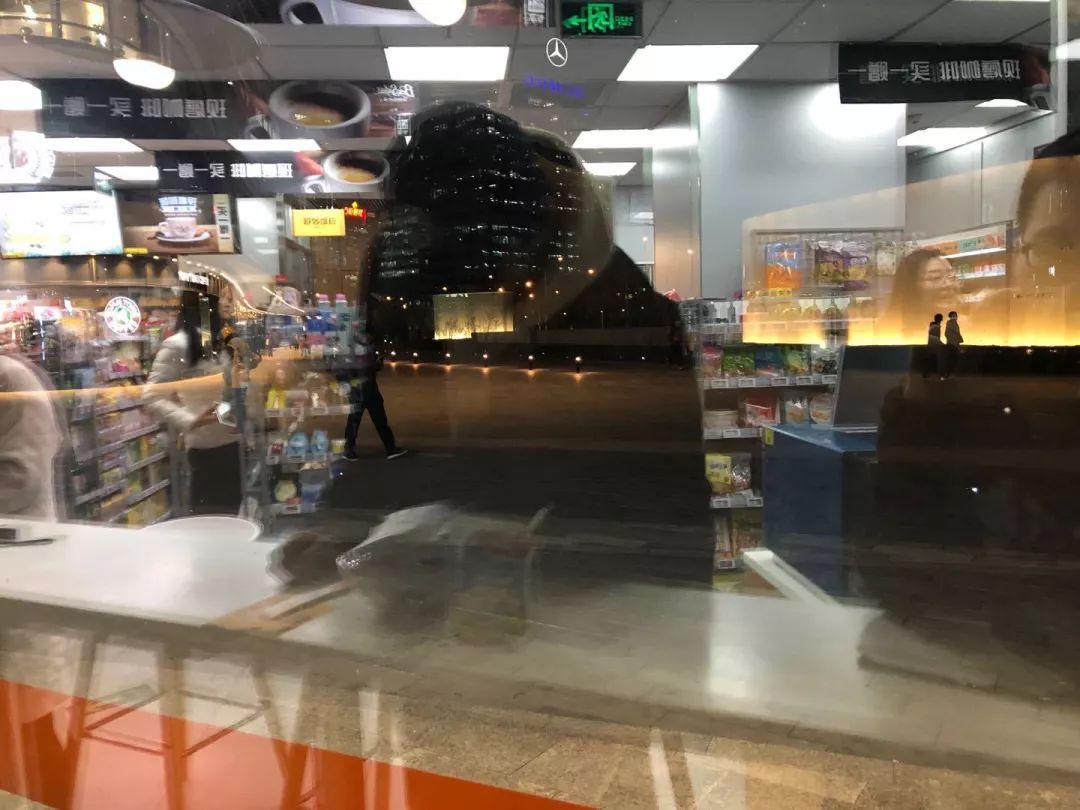 成年人最不设防的22个瞬间，都在便利店