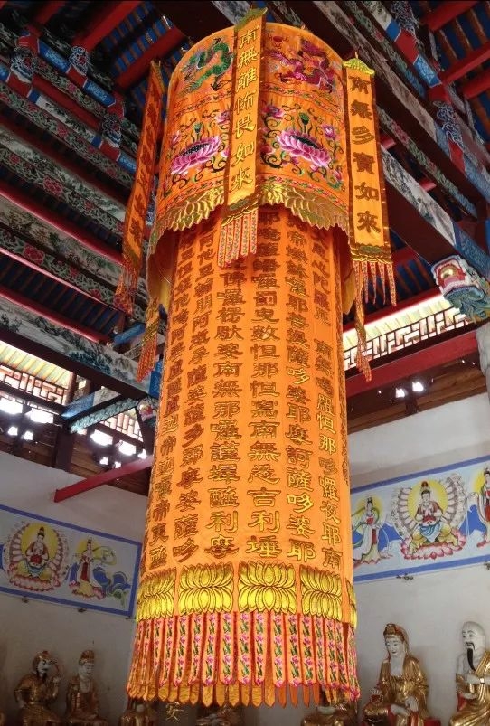 除了上述所列之外,幢幡,蒲团,手炉,传炉,香炉,金刚杵,戒尺,毗卢帽等