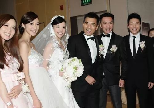 又挖出一宝藏女孩，相识15天就订婚，还和薛之谦胡彦斌爱过