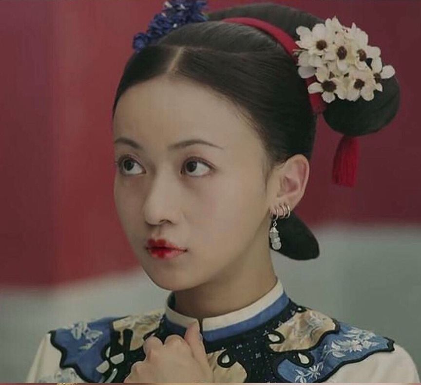 佟丽娅这种神仙都hold不住刷爆朋友圈的故宫口红？吴谨言却赢了…