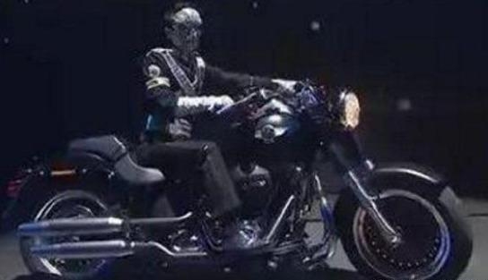 明星都骑什么摩托车？马云酷，陈道明帅，郭德纲那款怕是摆拍