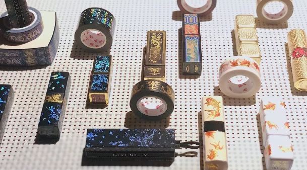 佟丽娅这种神仙都hold不住刷爆朋友圈的故宫口红？吴谨言却赢了…