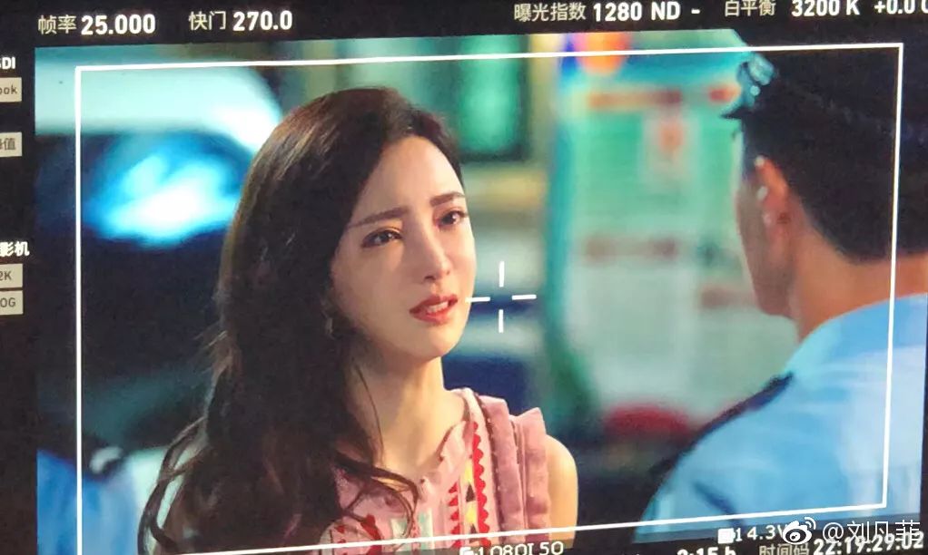 碾压赵丽颖？靠圆规画的发际线、娜扎式窒息鼻，哭都哭不动的双眼皮吗？